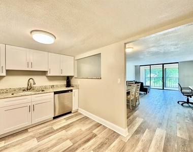 220 Belleview Boulevard - Photo Thumbnail 15