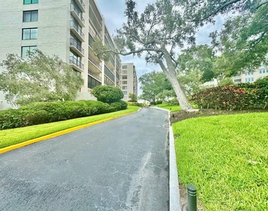 220 Belleview Boulevard - Photo Thumbnail 2