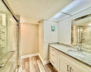 220 Belleview Boulevard - Photo Thumbnail 22