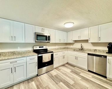 220 Belleview Boulevard - Photo Thumbnail 16