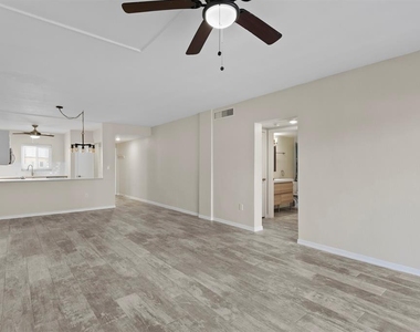 1200 N Shore Drive Ne - Photo Thumbnail 14