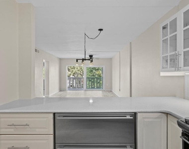 1200 N Shore Drive Ne - Photo Thumbnail 17