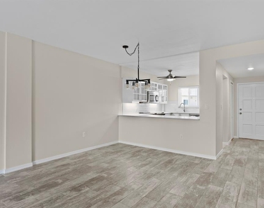 1200 N Shore Drive Ne - Photo Thumbnail 7