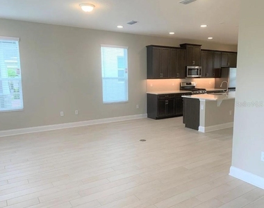 13075 Spring Grove Way - Photo Thumbnail 5