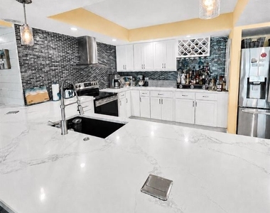 17400 Gulf Boulevard N - Photo Thumbnail 7