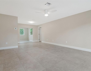 2958 Dundee Drive - Photo Thumbnail 2