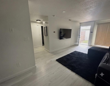 5355 Se 29th Place - Photo Thumbnail 1