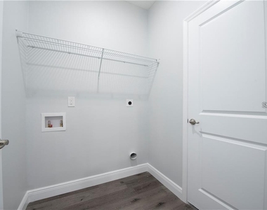 574 Geraldine Drive - Photo Thumbnail 7