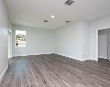 574 Geraldine Drive - Photo Thumbnail 2