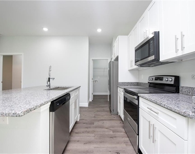 574 Geraldine Drive - Photo Thumbnail 4