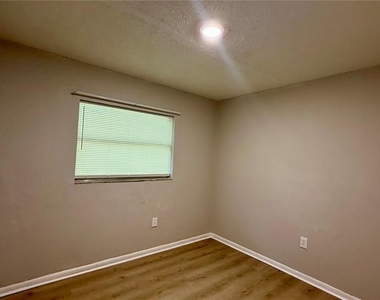 409 Lake Street - Photo Thumbnail 4