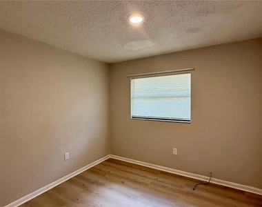 409 Lake Street - Photo Thumbnail 5