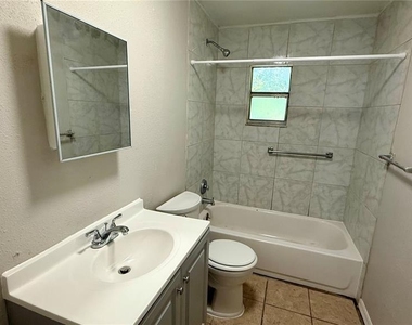 409 Lake Street - Photo Thumbnail 7