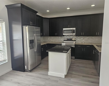 9153 Oak Fern Drive - Photo Thumbnail 8