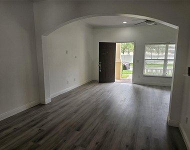 9153 Oak Fern Drive - Photo Thumbnail 11