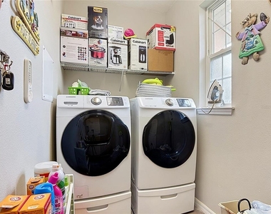 700 Shady Canyon Way - Photo Thumbnail 25