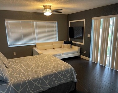 2101 Palm Boulevard - Photo Thumbnail 4