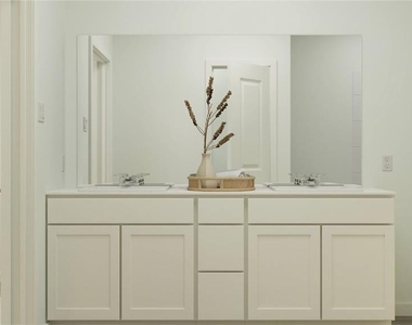 5538 Lewisham Drive - Photo Thumbnail 9
