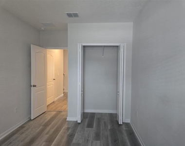 2802 Narcoossee Commons Way - Photo Thumbnail 8