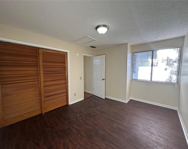 2050 San Marcos Drive Se - Photo Thumbnail 9
