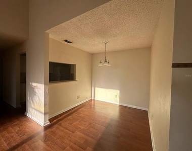 2050 San Marcos Drive Se - Photo Thumbnail 2