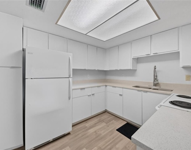 600 Fairways Circle - Photo Thumbnail 7