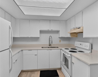 600 Fairways Circle - Photo Thumbnail 6