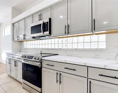 2944 Sunset Vista Boulevard - Photo Thumbnail 9