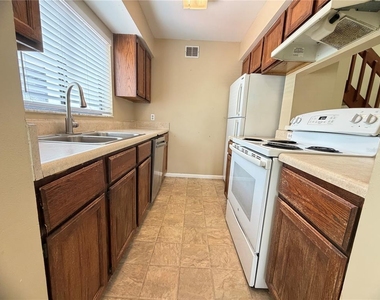 4714 Sutton Terrace - Photo Thumbnail 3