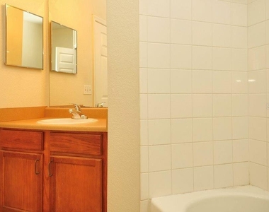 8225 Claire Ann Drive - Photo Thumbnail 6