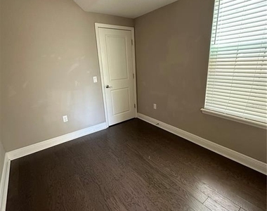 8712 Crescendo Avenue - Photo Thumbnail 15