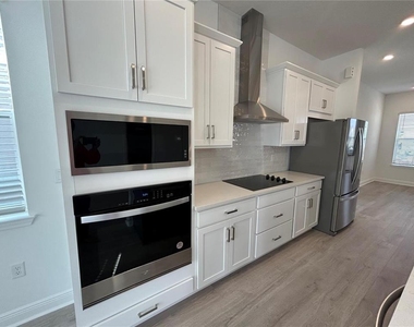 16902 Hamlin Oasis Loop - Photo Thumbnail 5