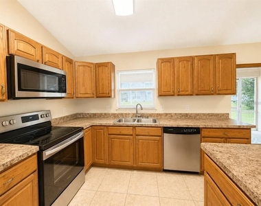 907 Hendon Place - Photo Thumbnail 3