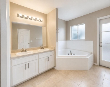 907 Hendon Place - Photo Thumbnail 6