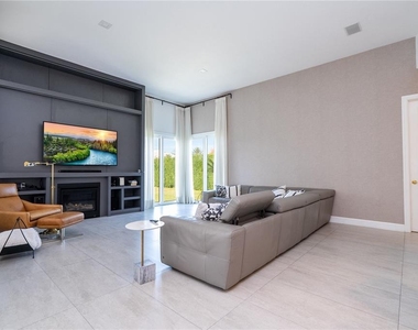 9002 Pinnacle Circle - Photo Thumbnail 13