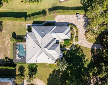 9002 Pinnacle Circle - Photo Thumbnail 4