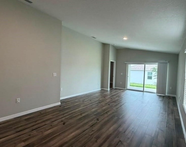 4904 Mainsail Street - Photo Thumbnail 10