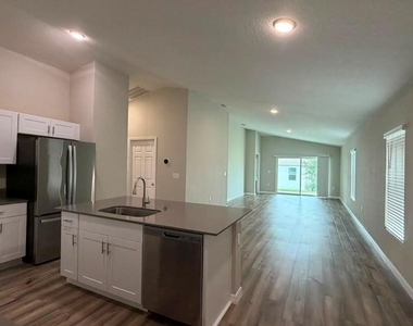 4904 Mainsail Street - Photo Thumbnail 8