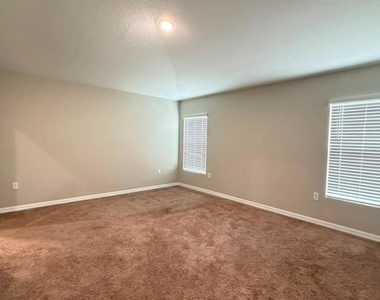 4904 Mainsail Street - Photo Thumbnail 17