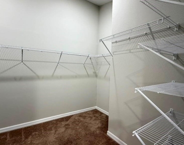 4904 Mainsail Street - Photo Thumbnail 20