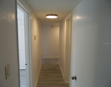944 Kensington Drive - Photo Thumbnail 7