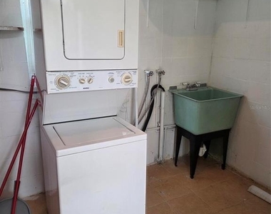 944 Kensington Drive - Photo Thumbnail 19