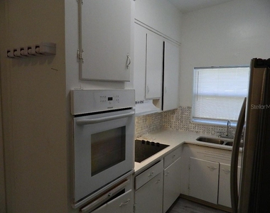 944 Kensington Drive - Photo Thumbnail 5