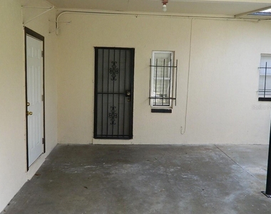 944 Kensington Drive - Photo Thumbnail 21