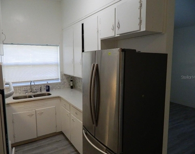 944 Kensington Drive - Photo Thumbnail 6