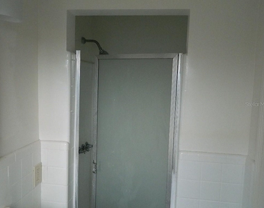 944 Kensington Drive - Photo Thumbnail 12