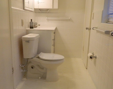 944 Kensington Drive - Photo Thumbnail 17