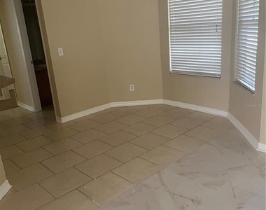375 Maudehelen Street - Photo Thumbnail 5