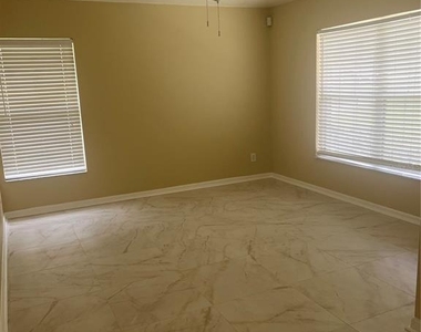 375 Maudehelen Street - Photo Thumbnail 8