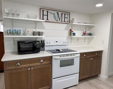 1357 Lakeshore Drive - Photo Thumbnail 3
